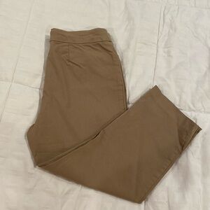 Time and Tru khaki capri pants